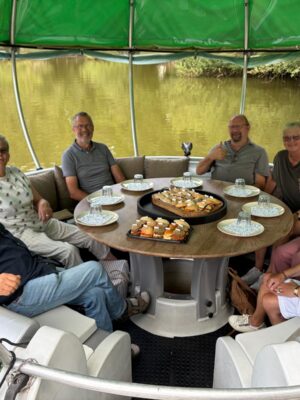BBQ-boot op idyllisch meer Winter en Zomer-BBQ