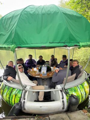 BBQ-boot op idyllisch meer Winter en Zomer-BBQ